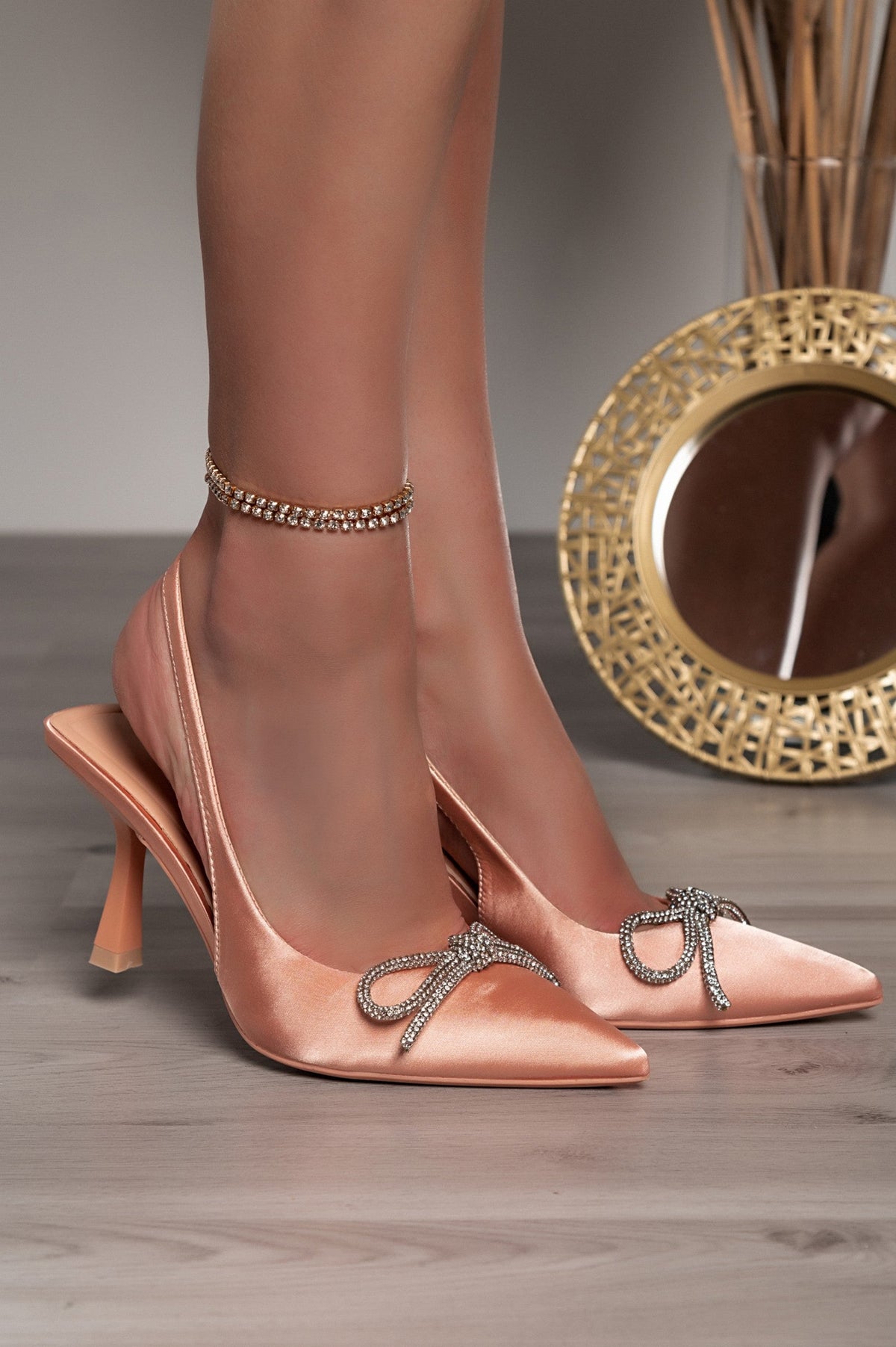 High-heeled shoes with decorative bow, beige - Horizon Bliss