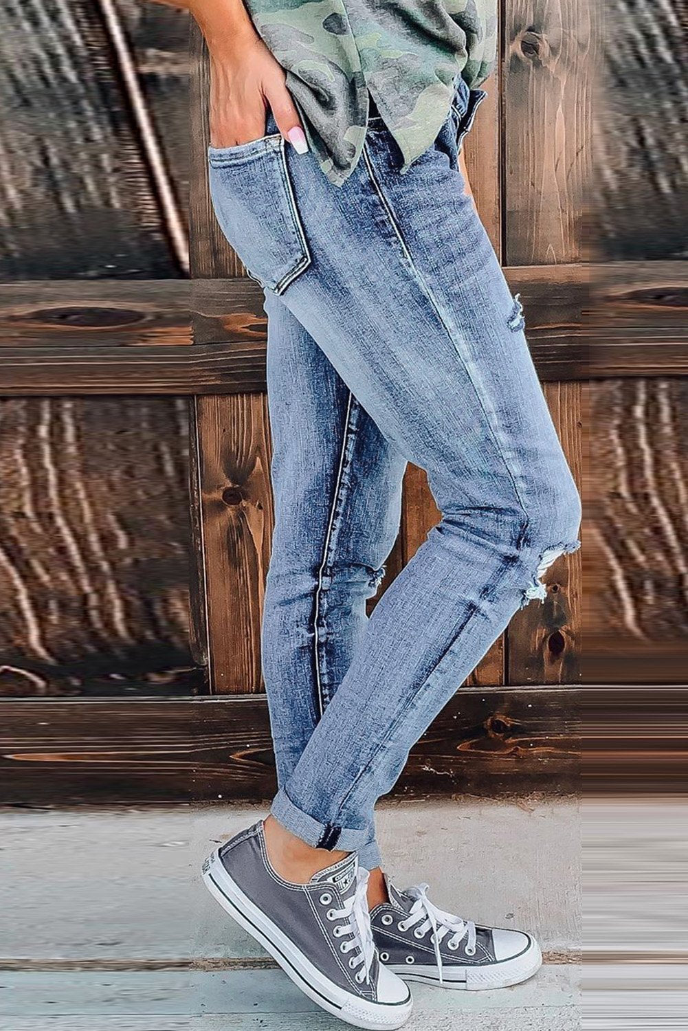 Fashion Women's Blue Hollow Out Button-fly Distressed Jeans - Horizon Bliss