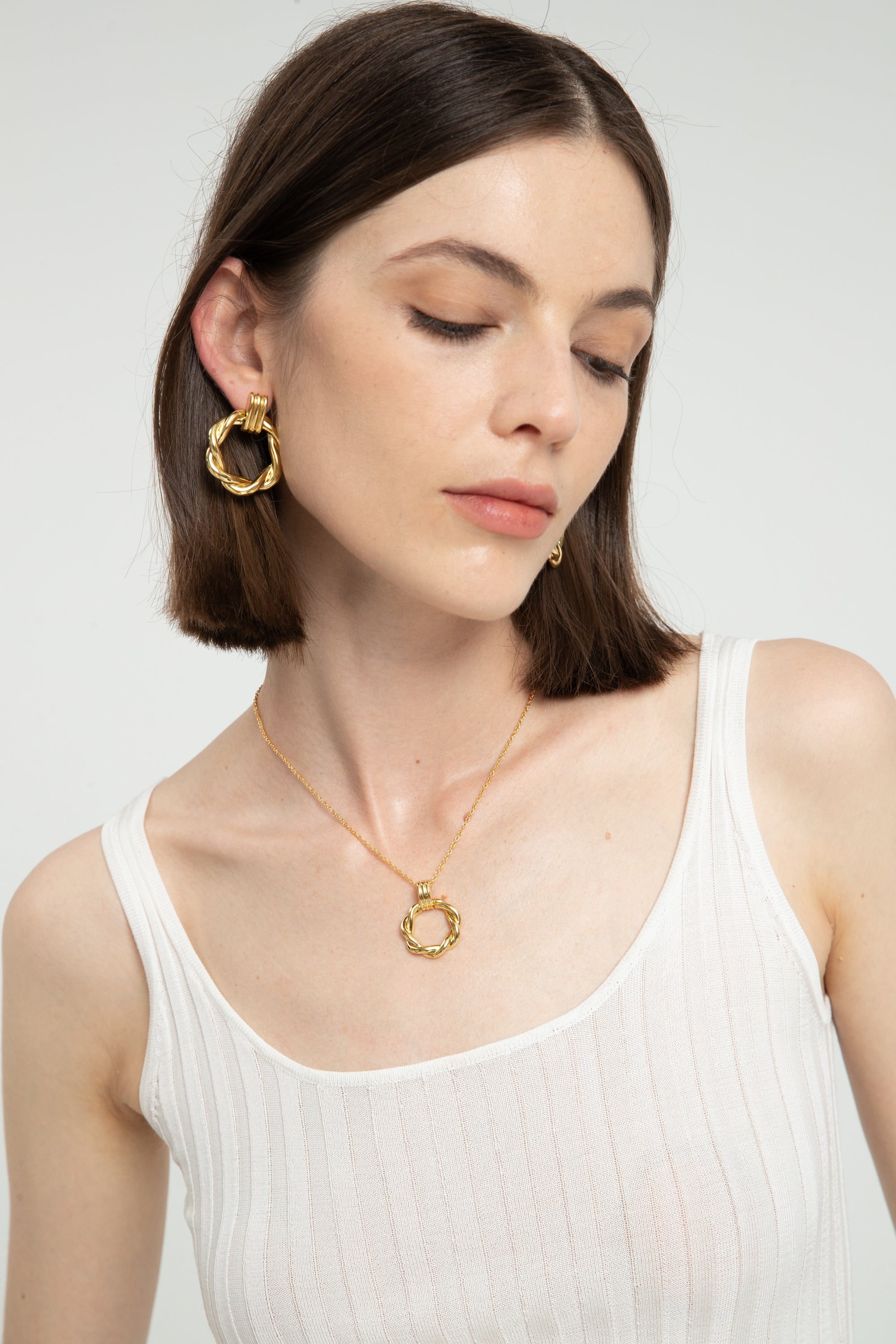 Eléa Twisted Hoop Pendant Necklace - Horizon Bliss