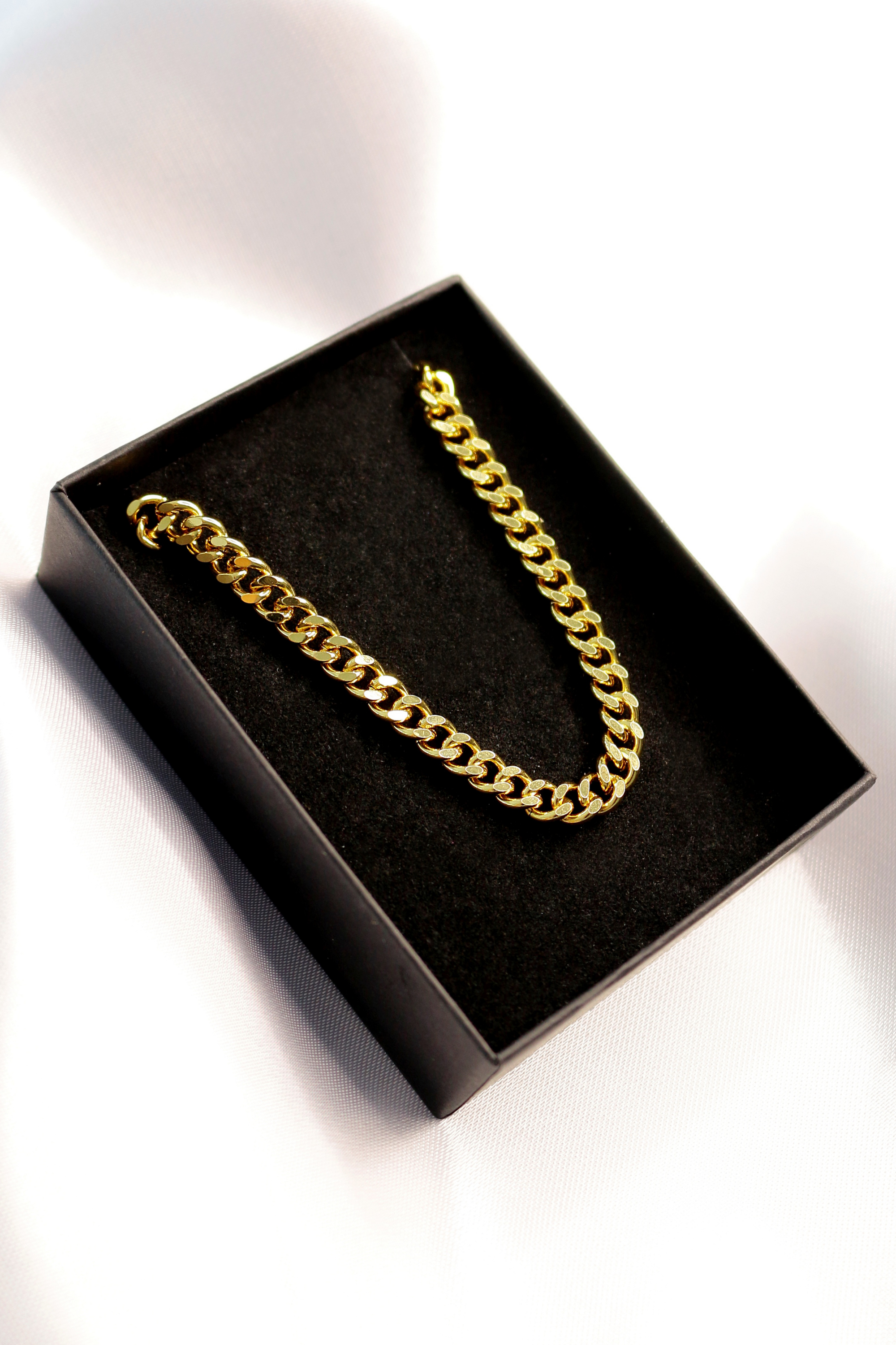 24 Karats Flat Cuban Chain Choker - Horizon Bliss