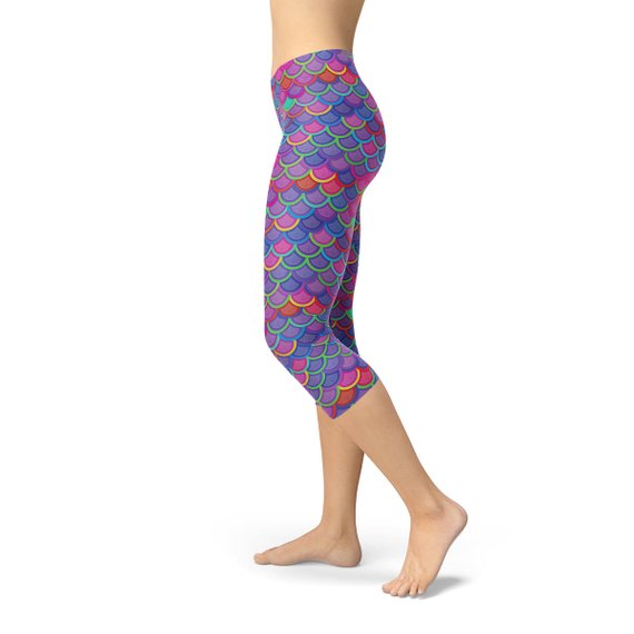 Womens Purple Pink Mermaid Capri Leggings - Horizon Bliss